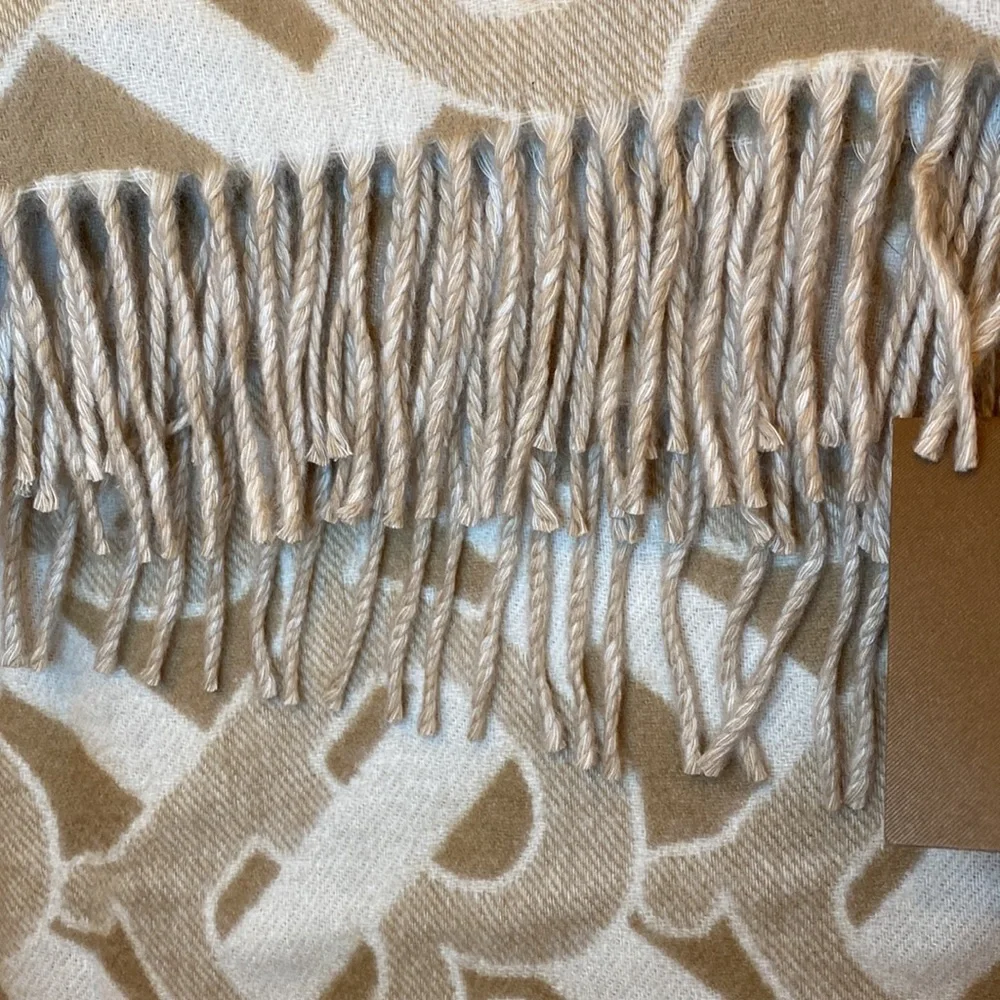 Authentic Burberry TB monogram jacquard cashmere scarf, NWT - Picture 7 of 8